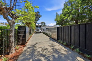 096_F8_280 Uplands Dr