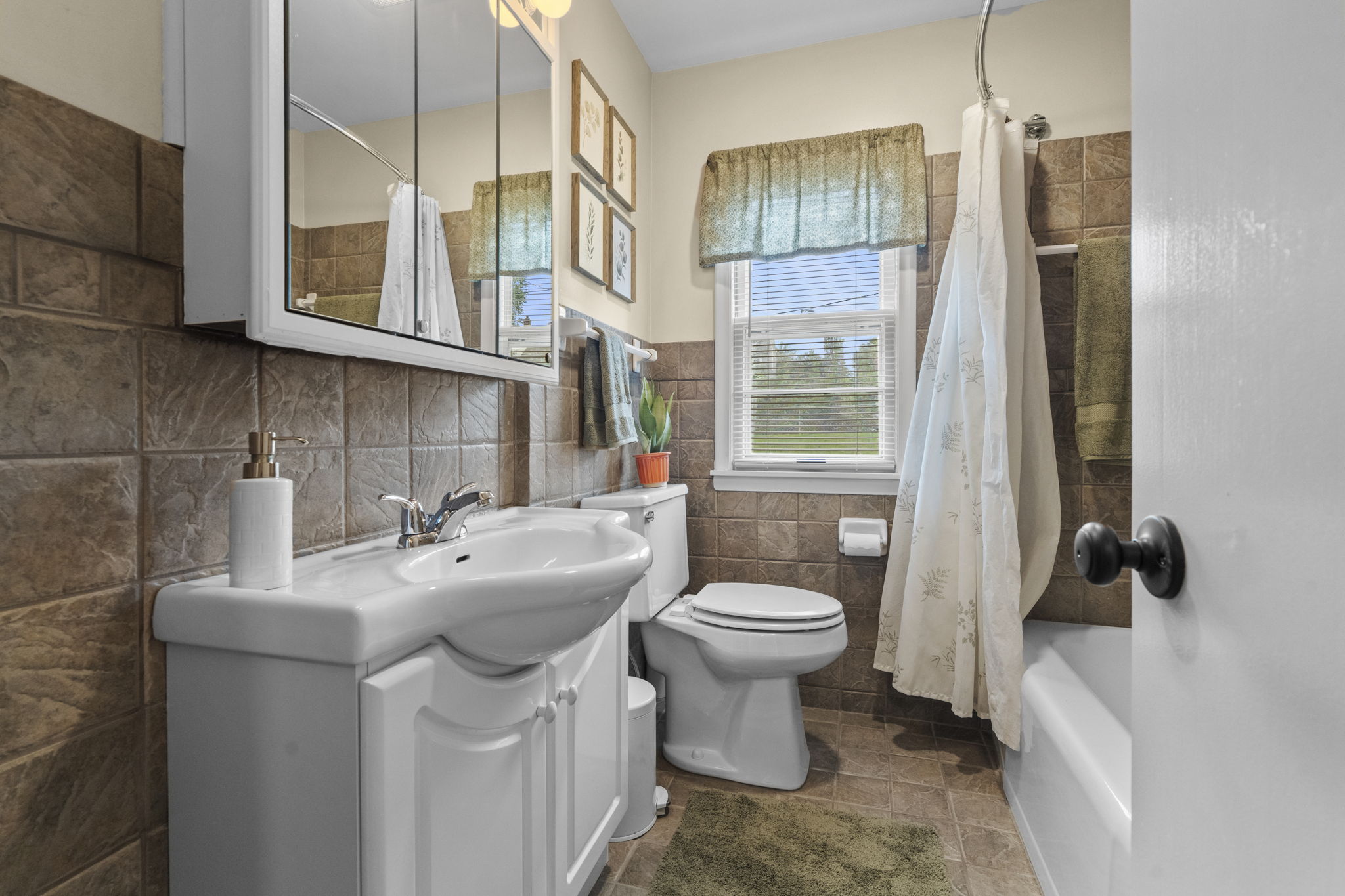 280 Winona St E-173