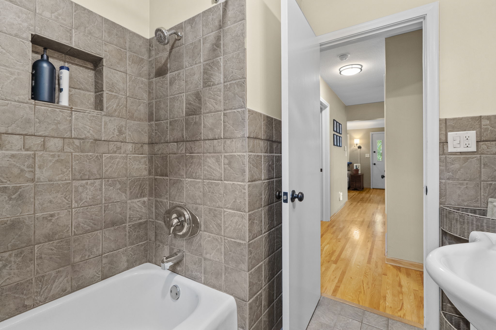 280 Winona St E-178