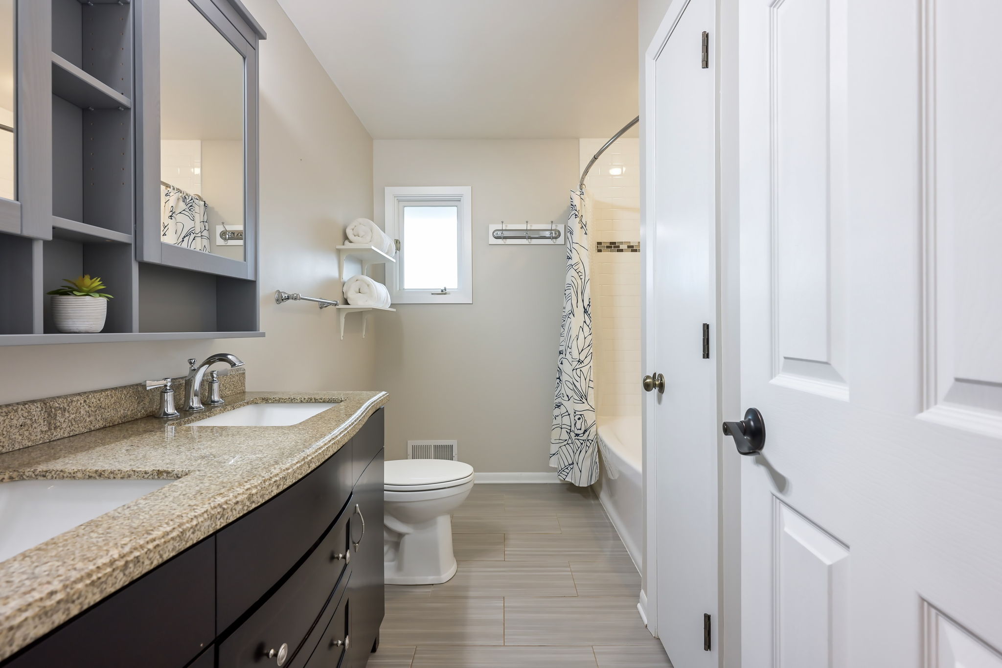 Full Bathroom
