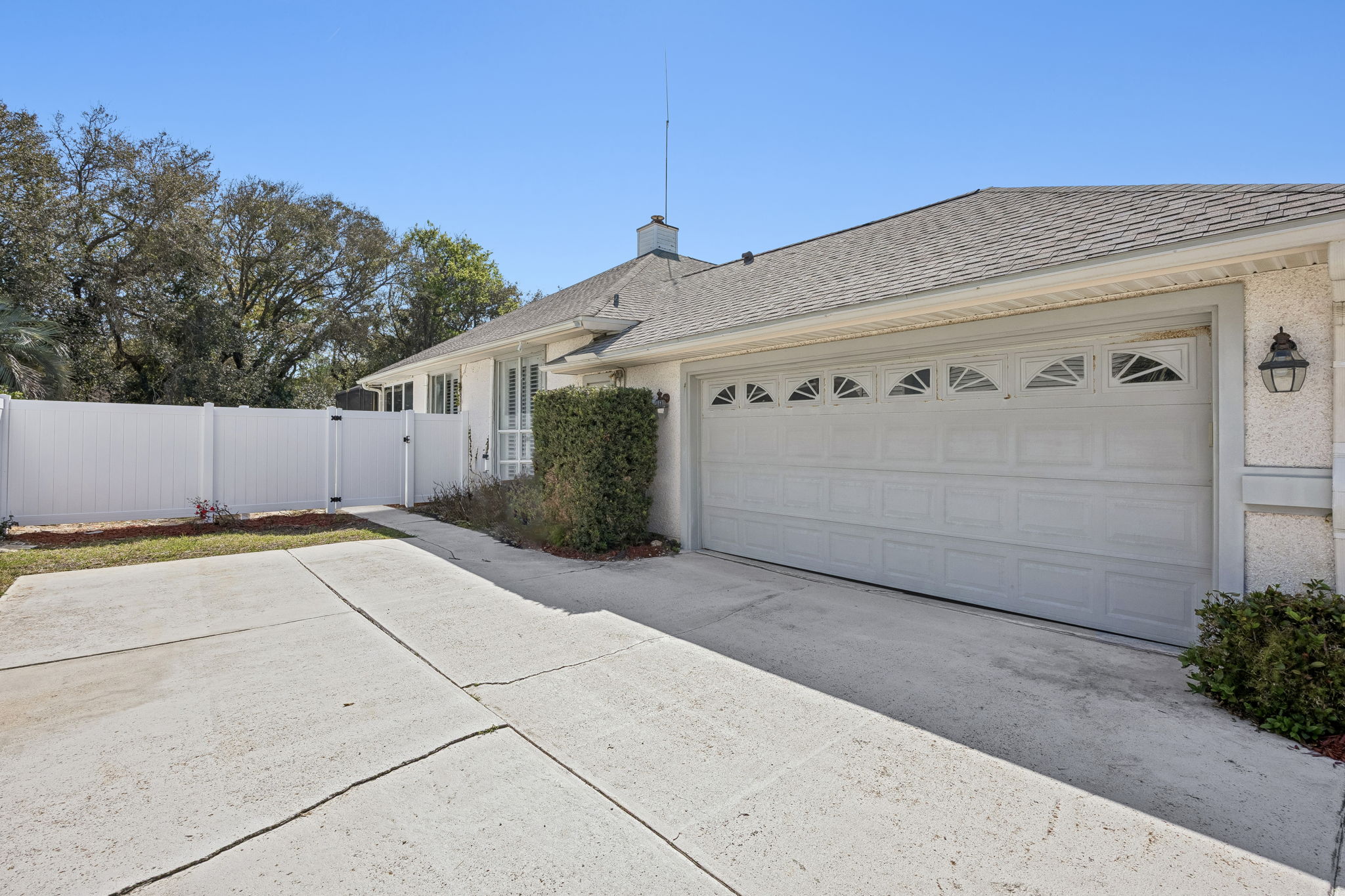 Park 6 cars in the driveway!