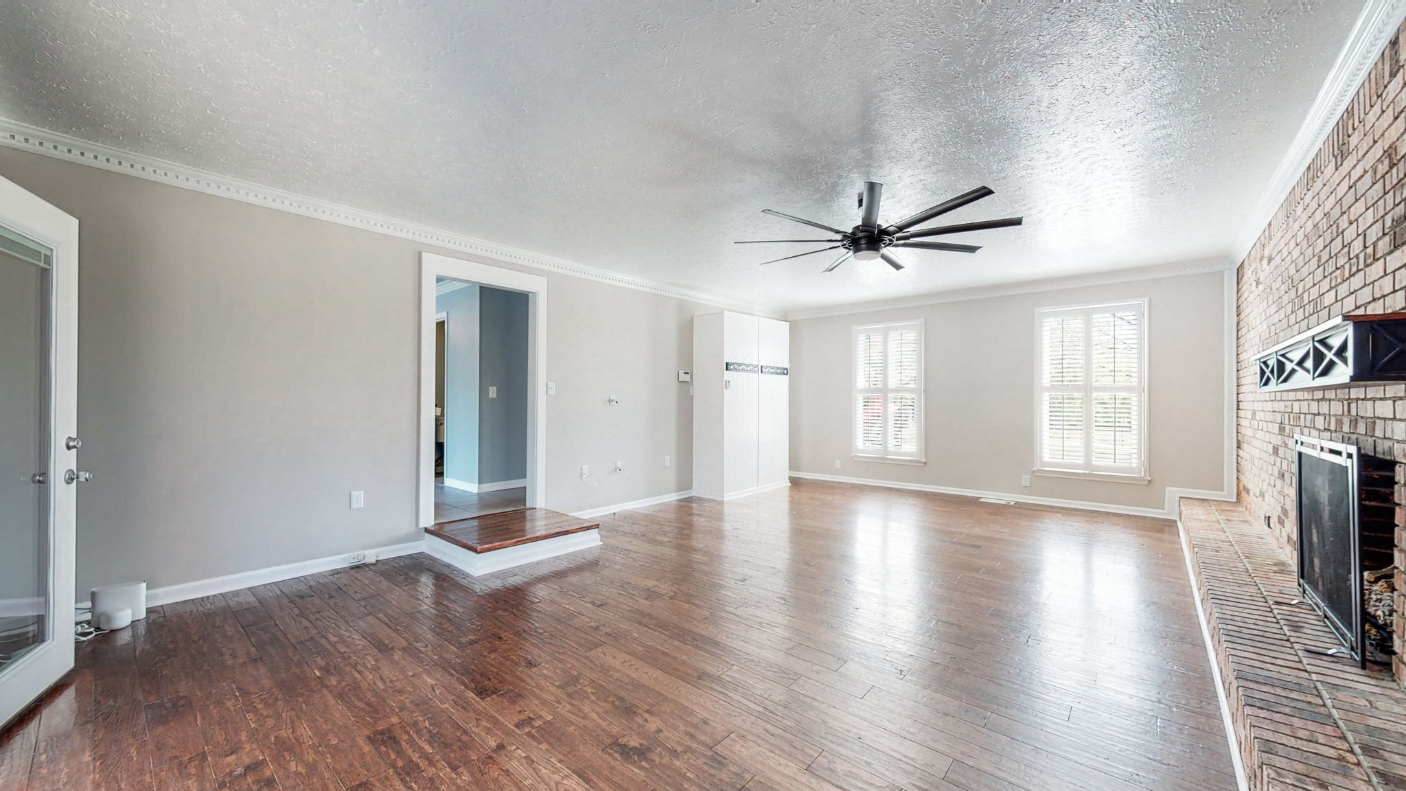 Look at all the natural light in this beautiful space.