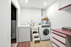  Photo 33