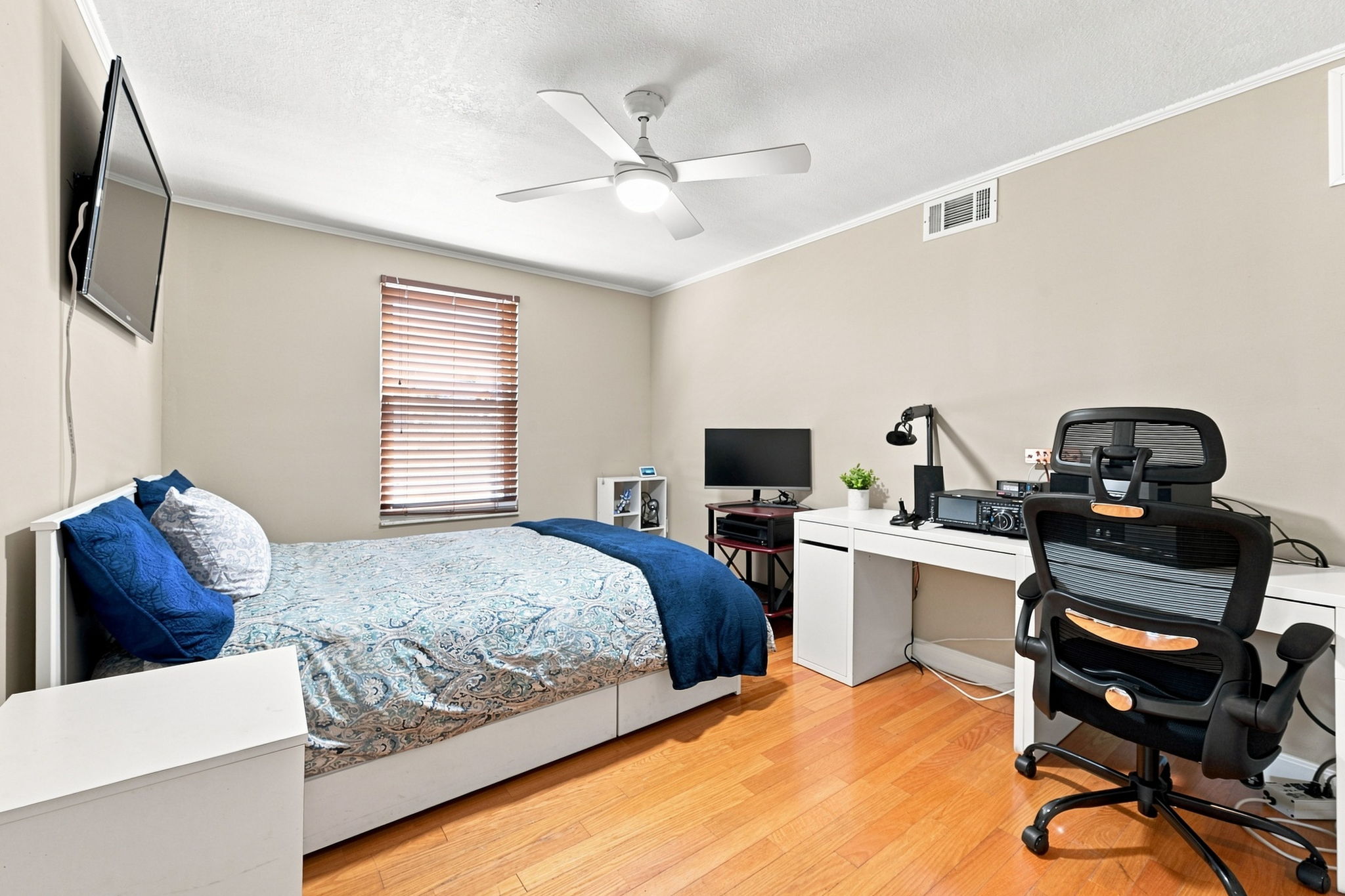 Upper Level Loft Bedroom1a