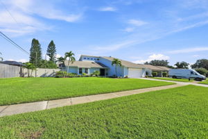 Front Exterior4