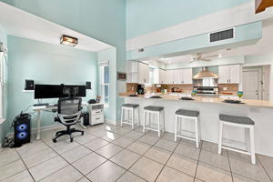 Kitchen Eat-in Area1