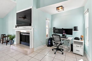 Kitchen Eat-in Area2
