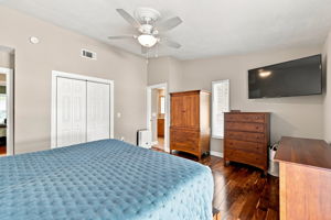 Primary Bedroom1c