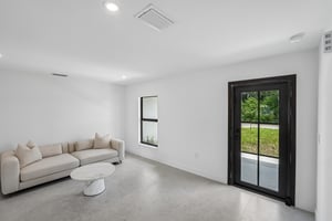 NW 10th St-S1706-006.jpg
