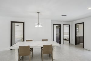 NW 10th St-S1706-010.jpg