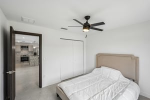 NW 10th St-S1706-018.jpg