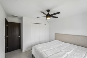 NW 10th St-S1706-020.jpg