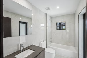 NW 10th St-S1706-021.jpg