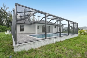 NW 10th St-S1706-037.jpg