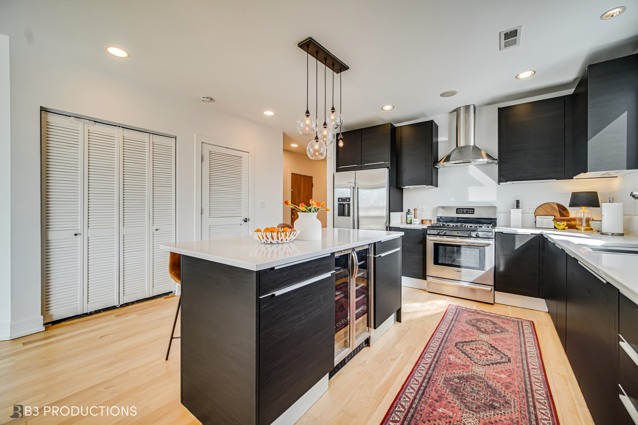2800 W Chicago Ave, Chicago, IL 60622, USA Photo 5