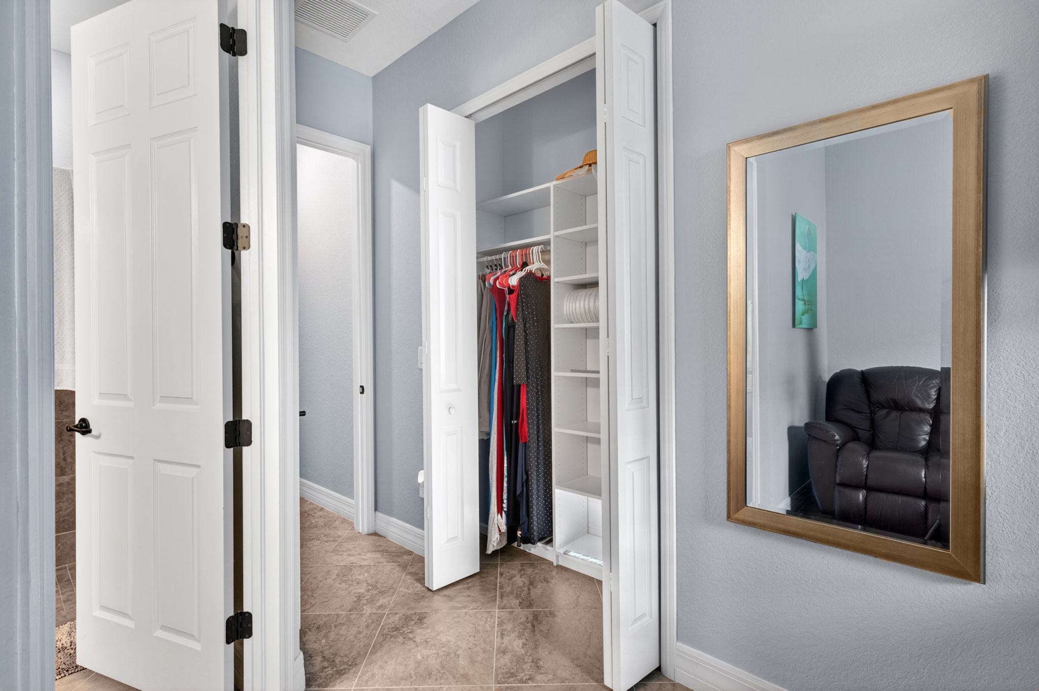 Walk In Closet 1