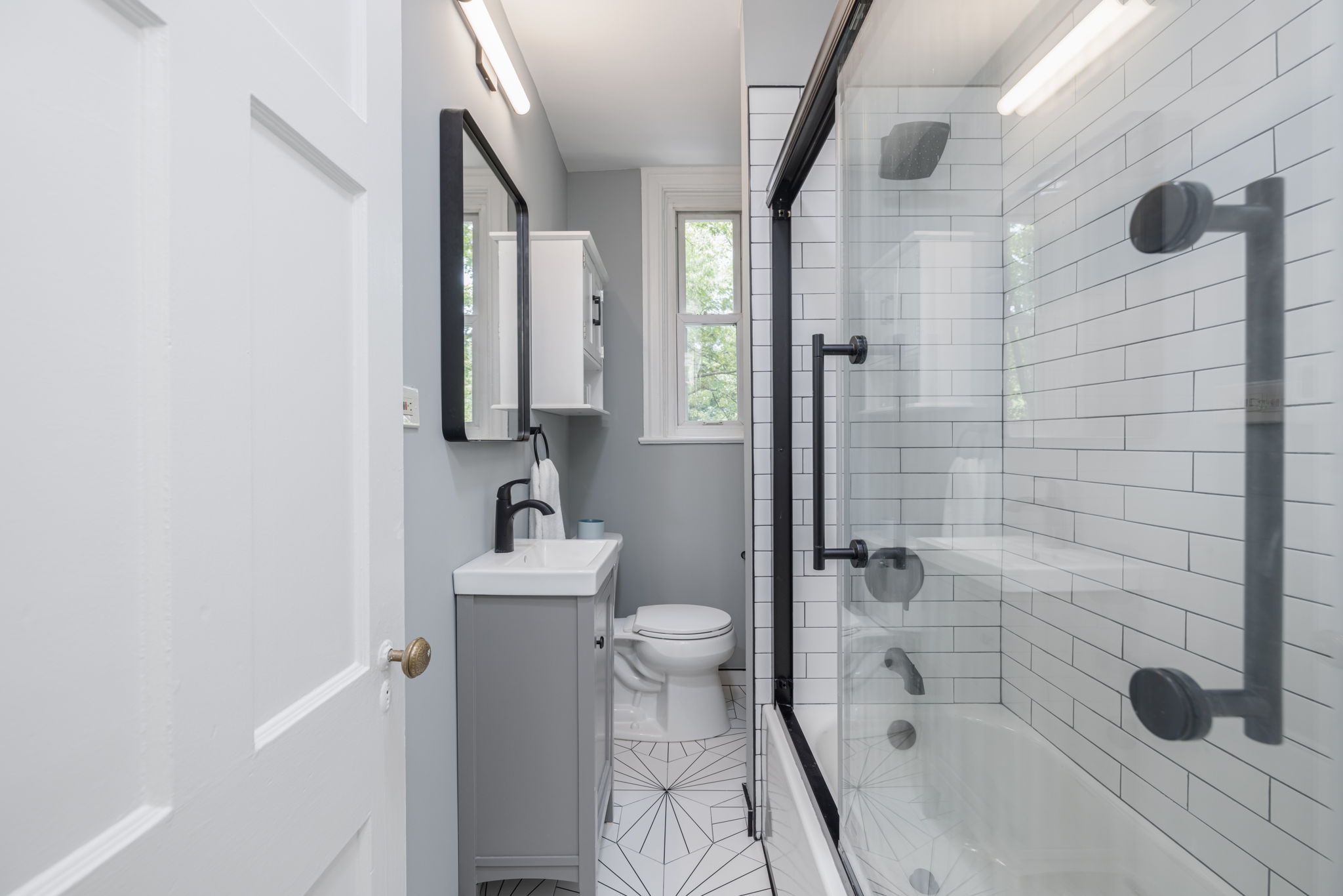 00028_15A6502_0589_3_0590_4_0591_5_0592_6_0593_7_0594AverageAnd1moreAnd1more_2801 Adams Mill Road 301 Washington, DC 20009