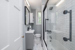 00028_15A6502_0589_3_0590_4_0591_5_0592_6_0593_7_0594AverageAnd1moreAnd1more_2801 Adams Mill Road 301 Washington, DC 20009