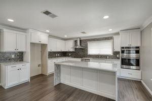 Kitchen/Breakfast Bar