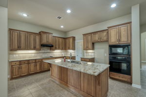 Kitchen/Breakfast Bar