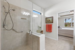 primary bathroom (2)