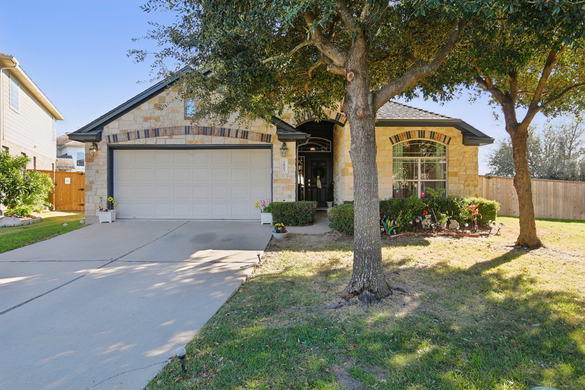 Angelina Dr-S1212-003.jpg