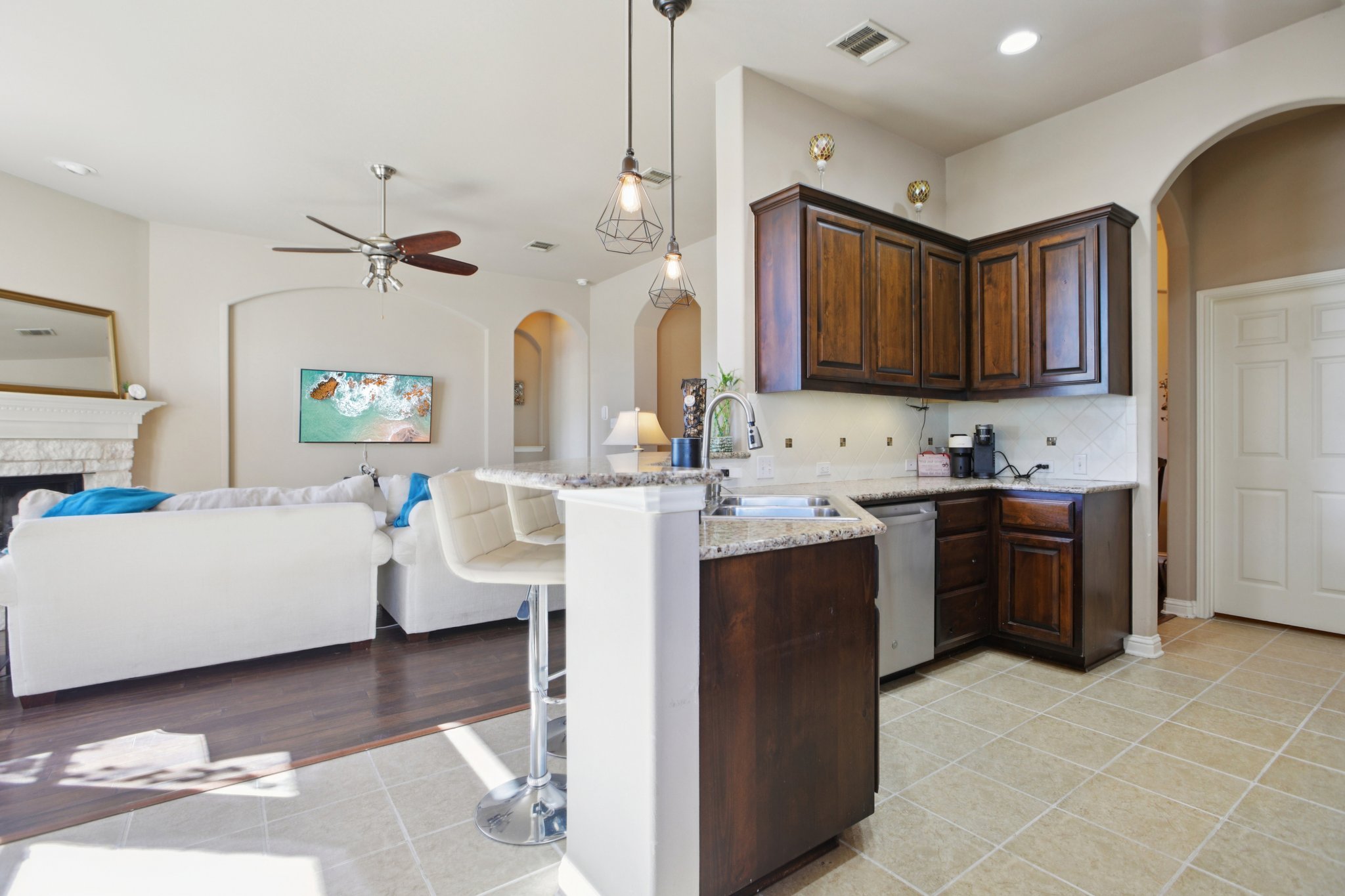 Angelina Dr-S1212-017.jpg