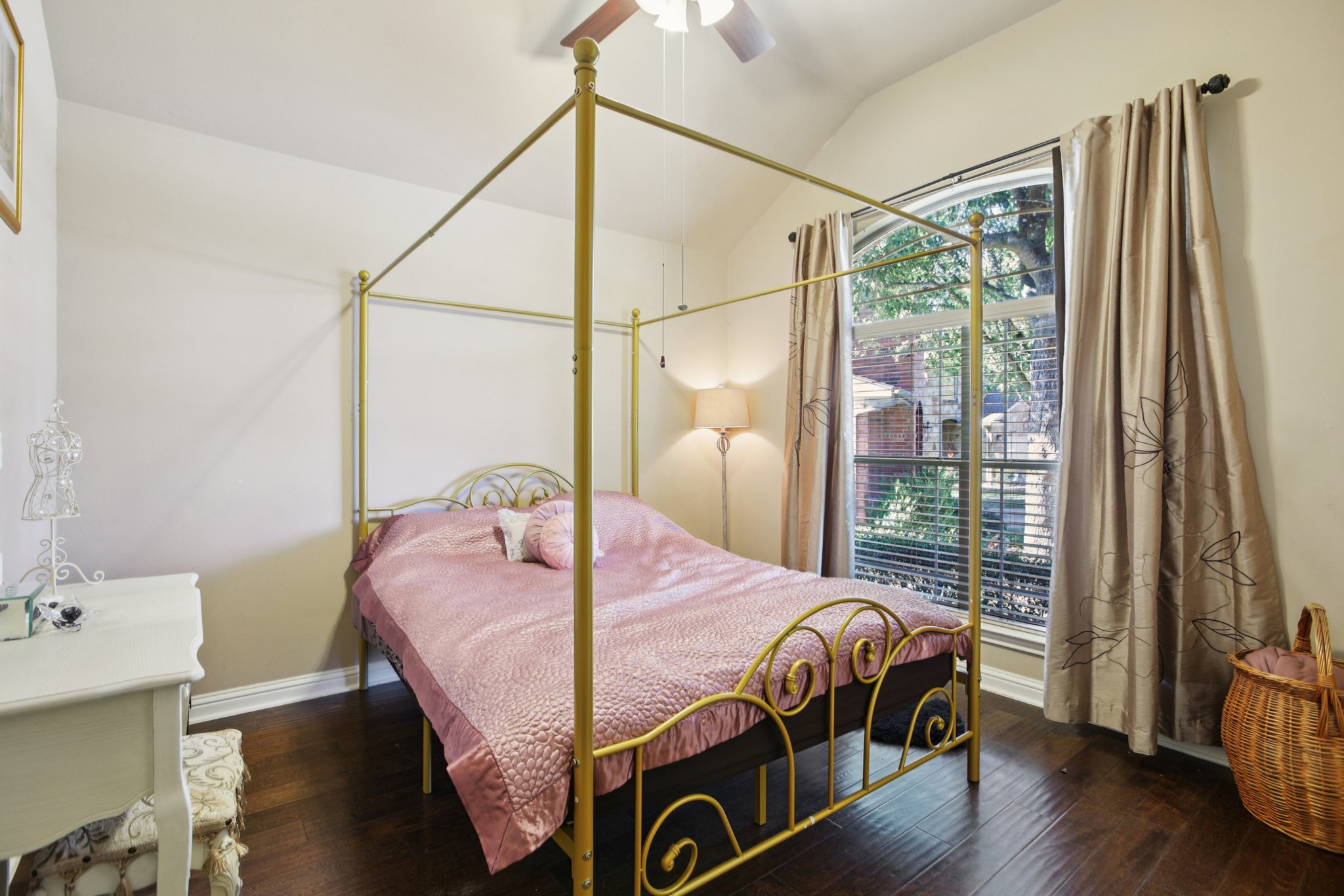 Angelina Dr-S1212-033.jpg