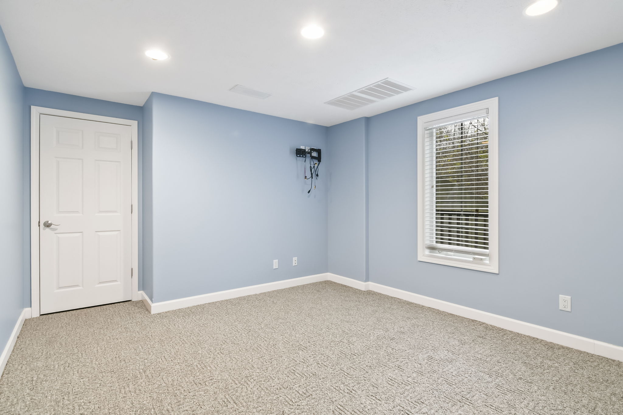 Lower Bonus Room
