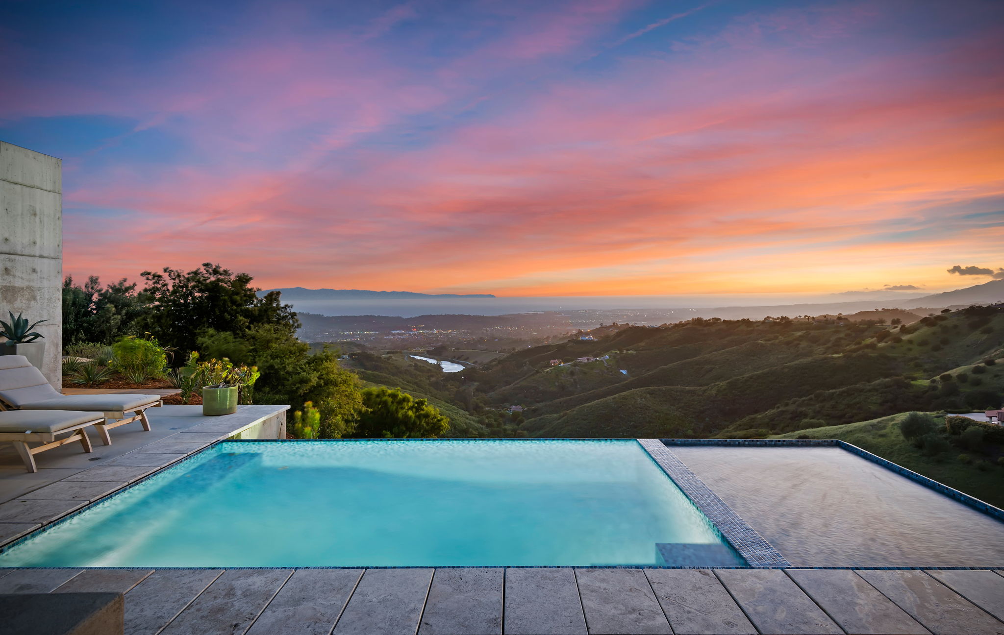 06 - Infinity Pool with a View (twilight)