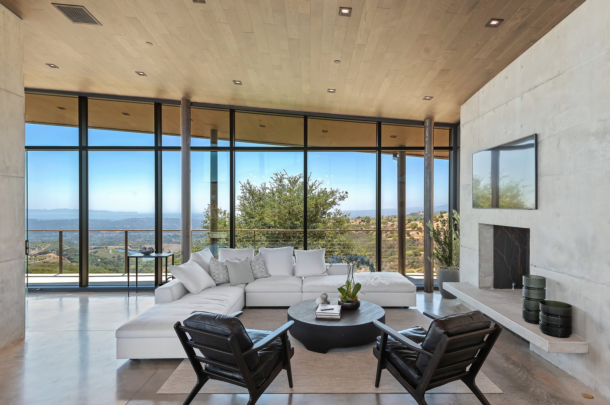 14 - Living Area.jpg