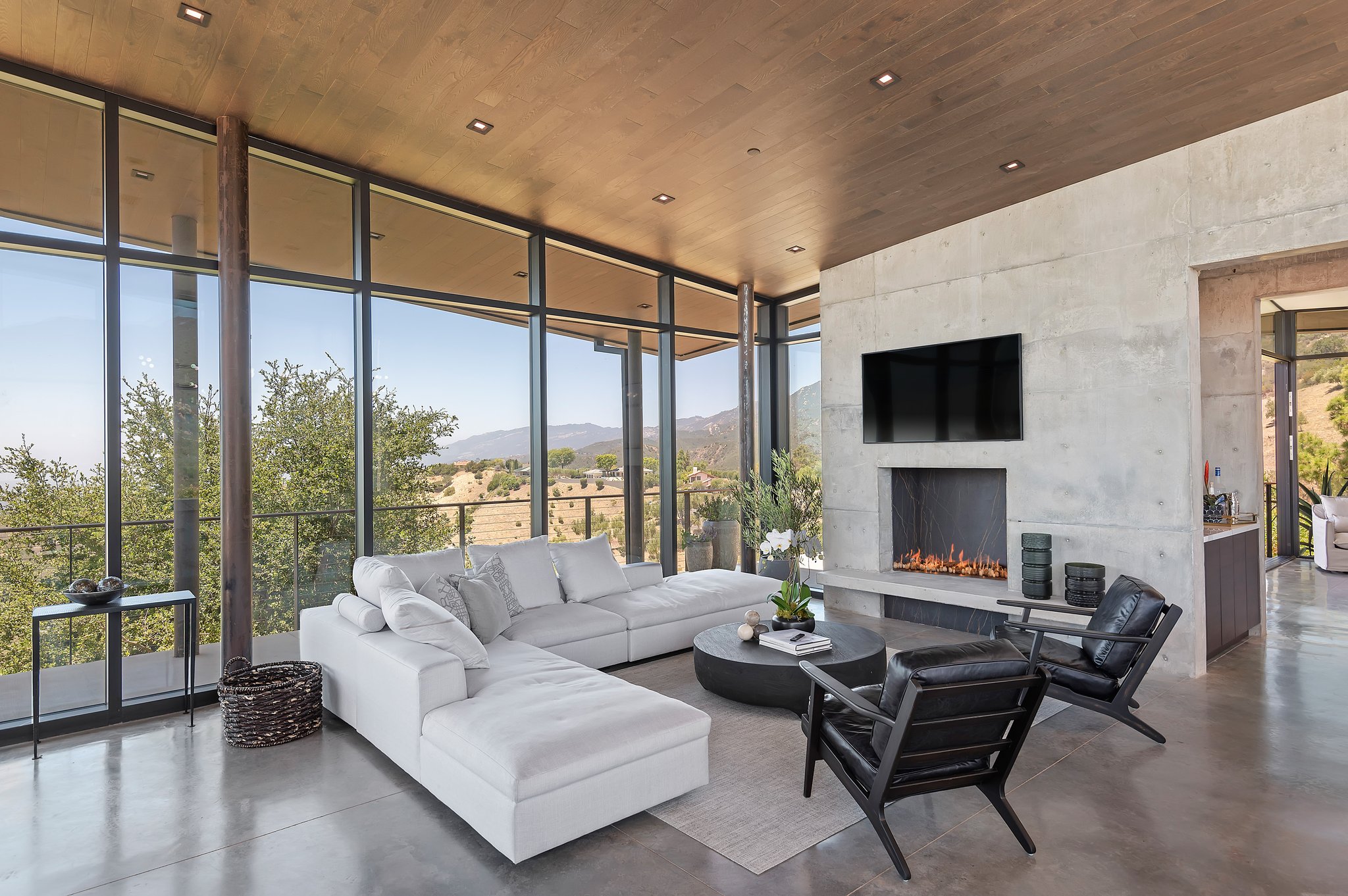 11 - Living Area.jpg