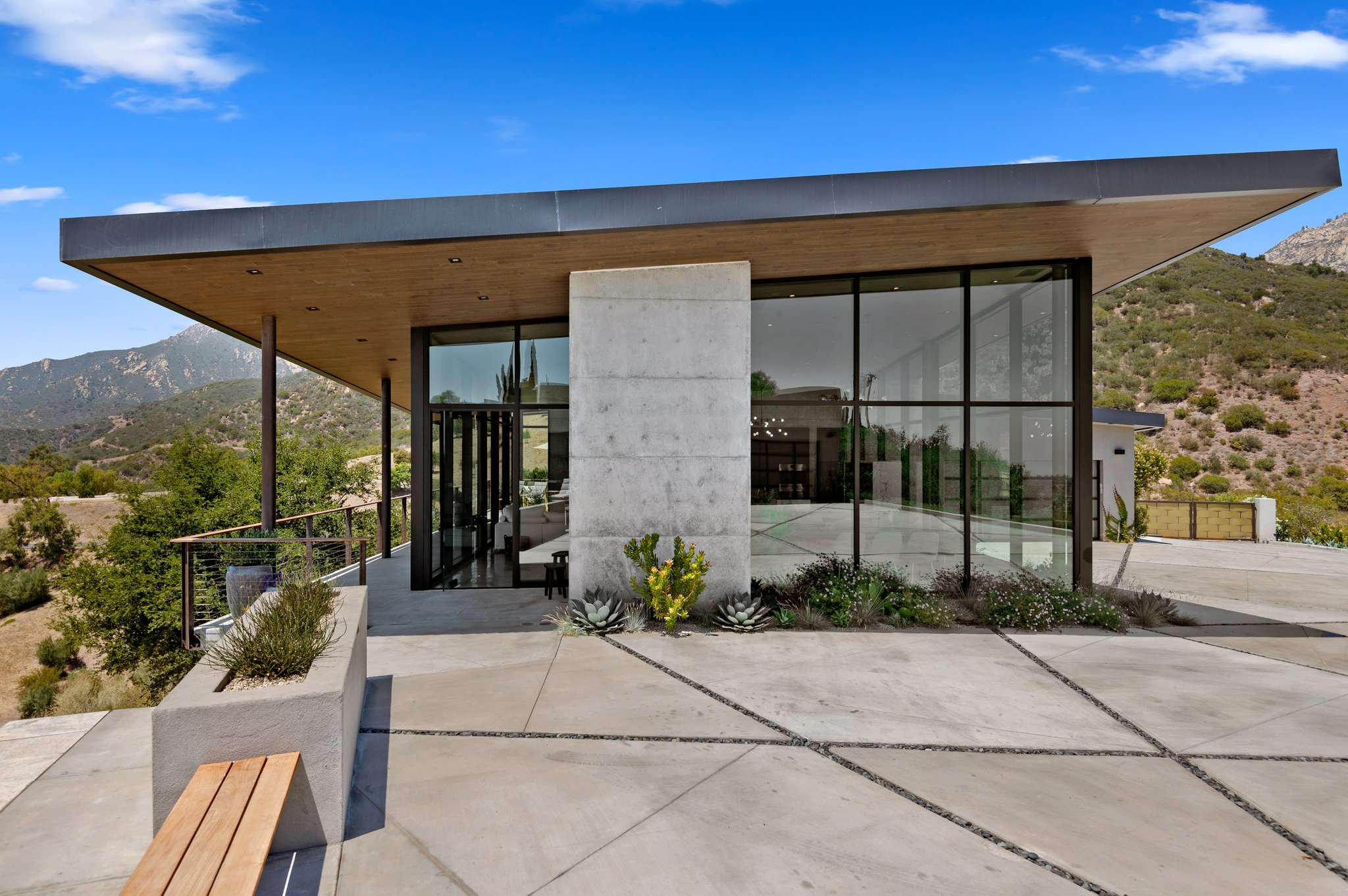 03 - Exterior View.jpg