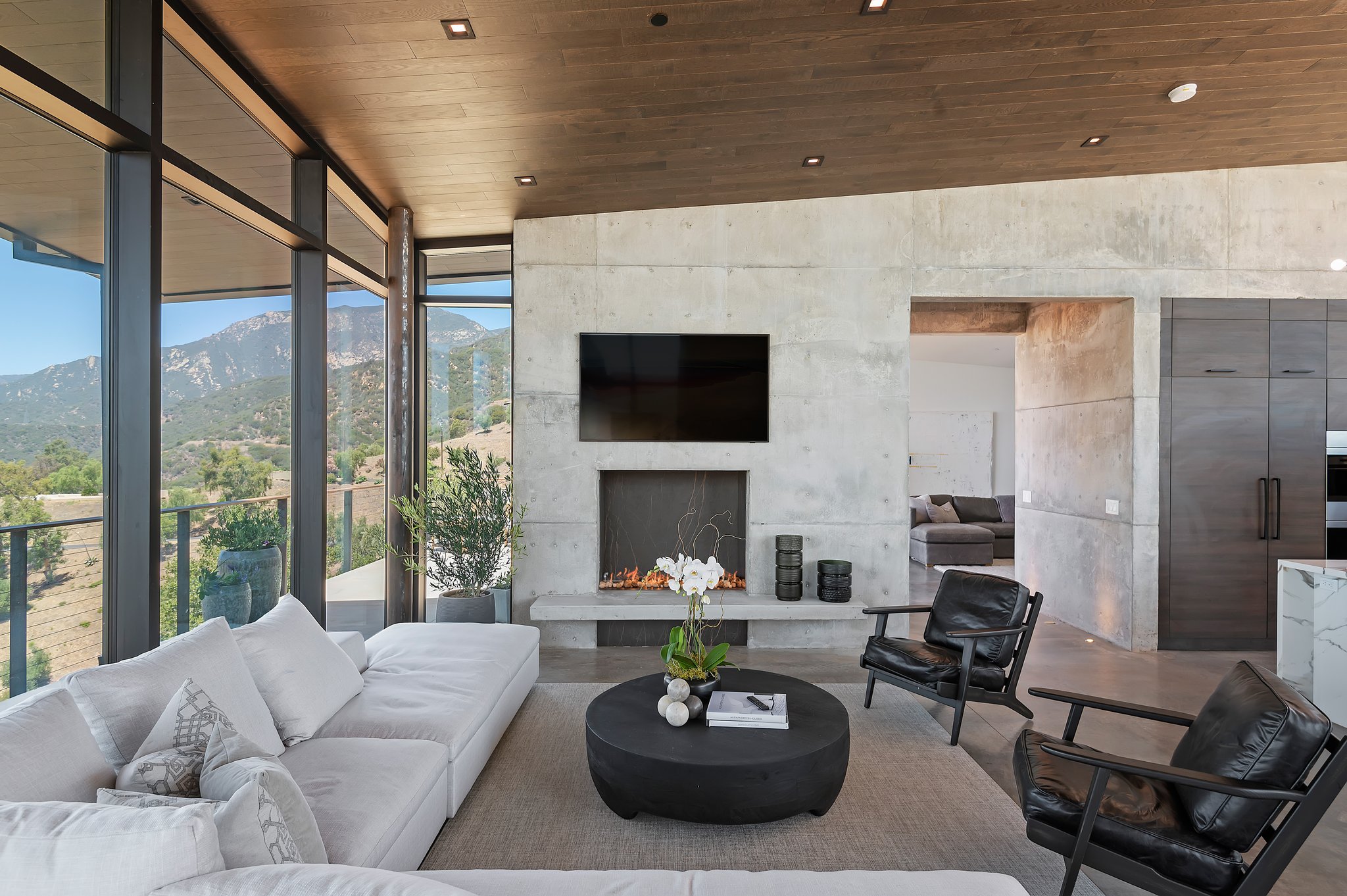 10 - Living Area.jpg