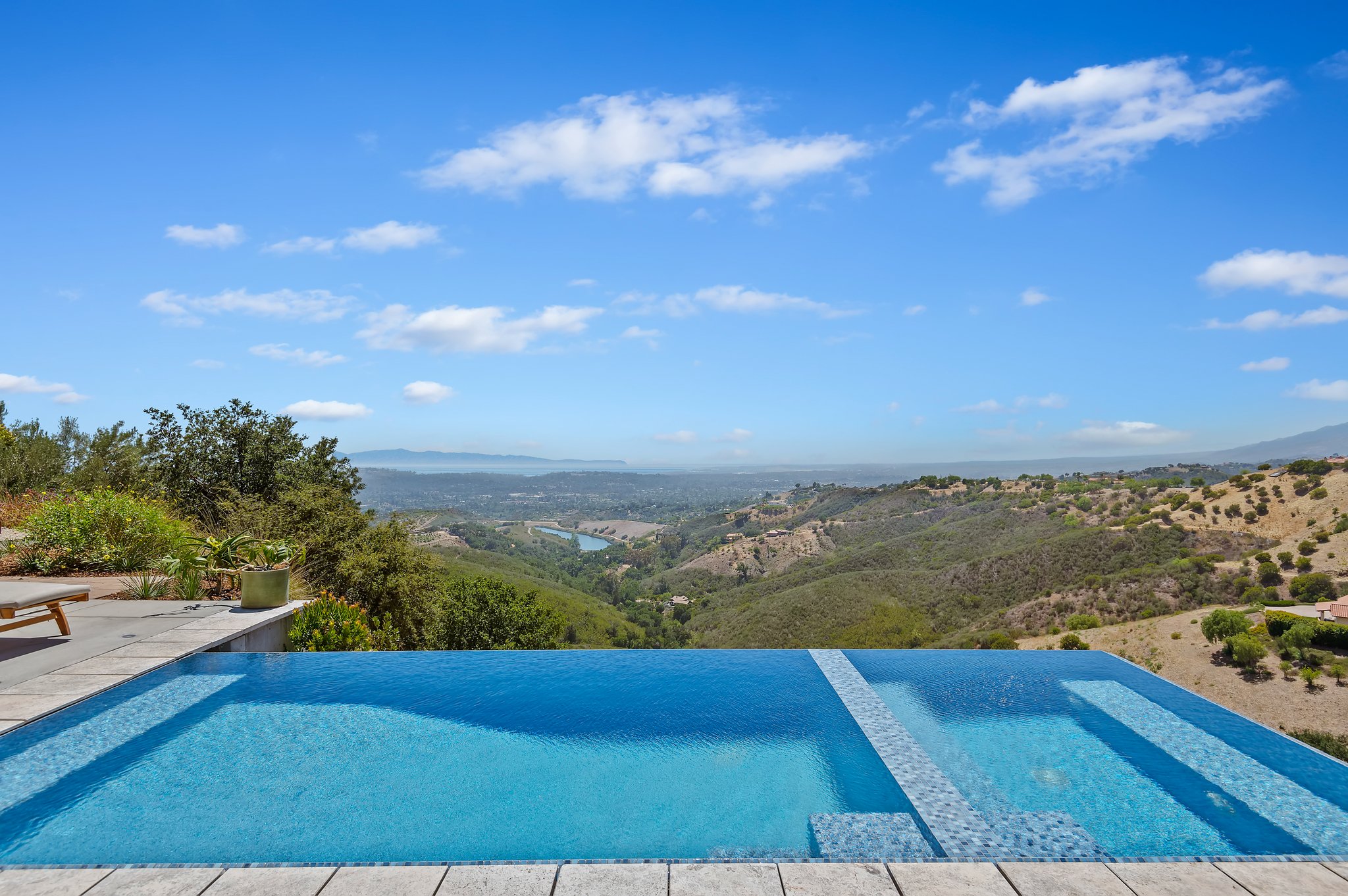06 - Infinity Pool with a View.jpg