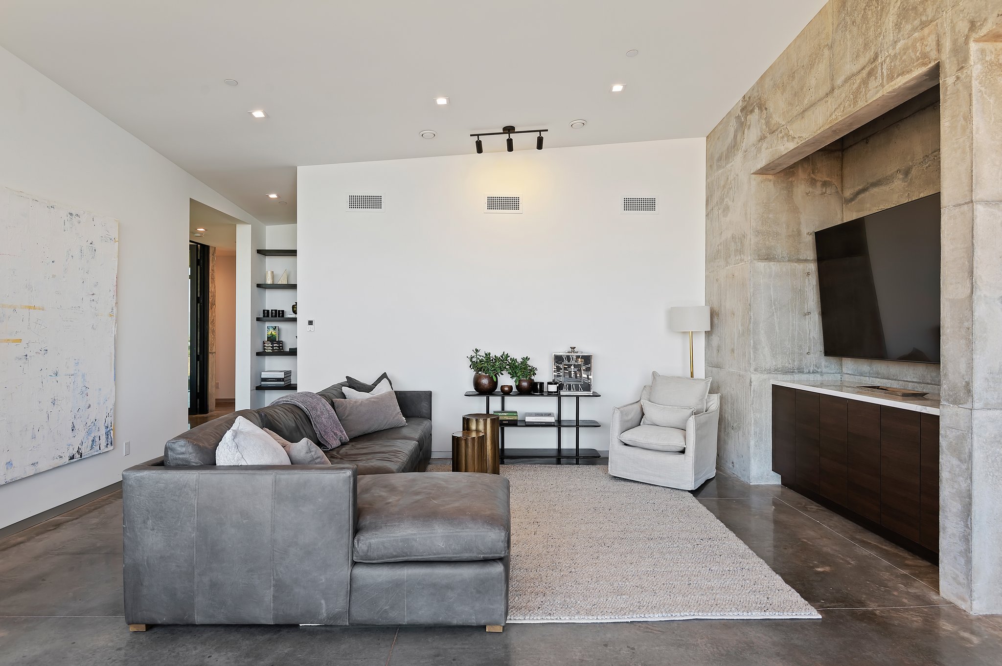 20 - Family Room.jpg