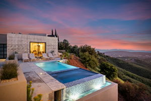 07 - Infinity Pool with a View (twilight)