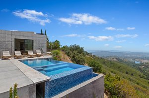 05 - Infinity Pool with a View.jpg