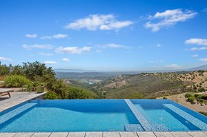 06 - Infinity Pool with a View.jpg