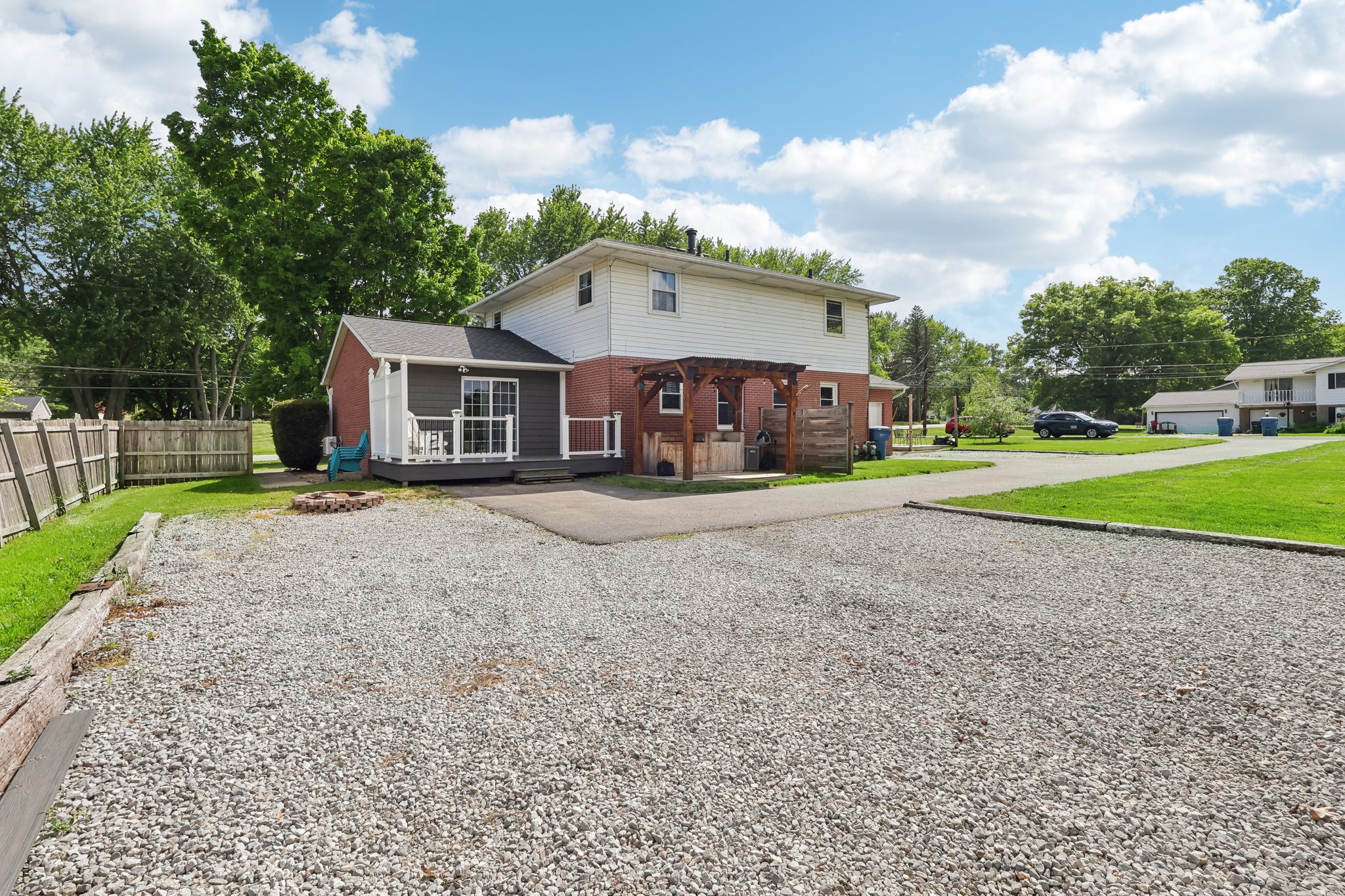 & 2811 Sweitzer Rd-004.jpg