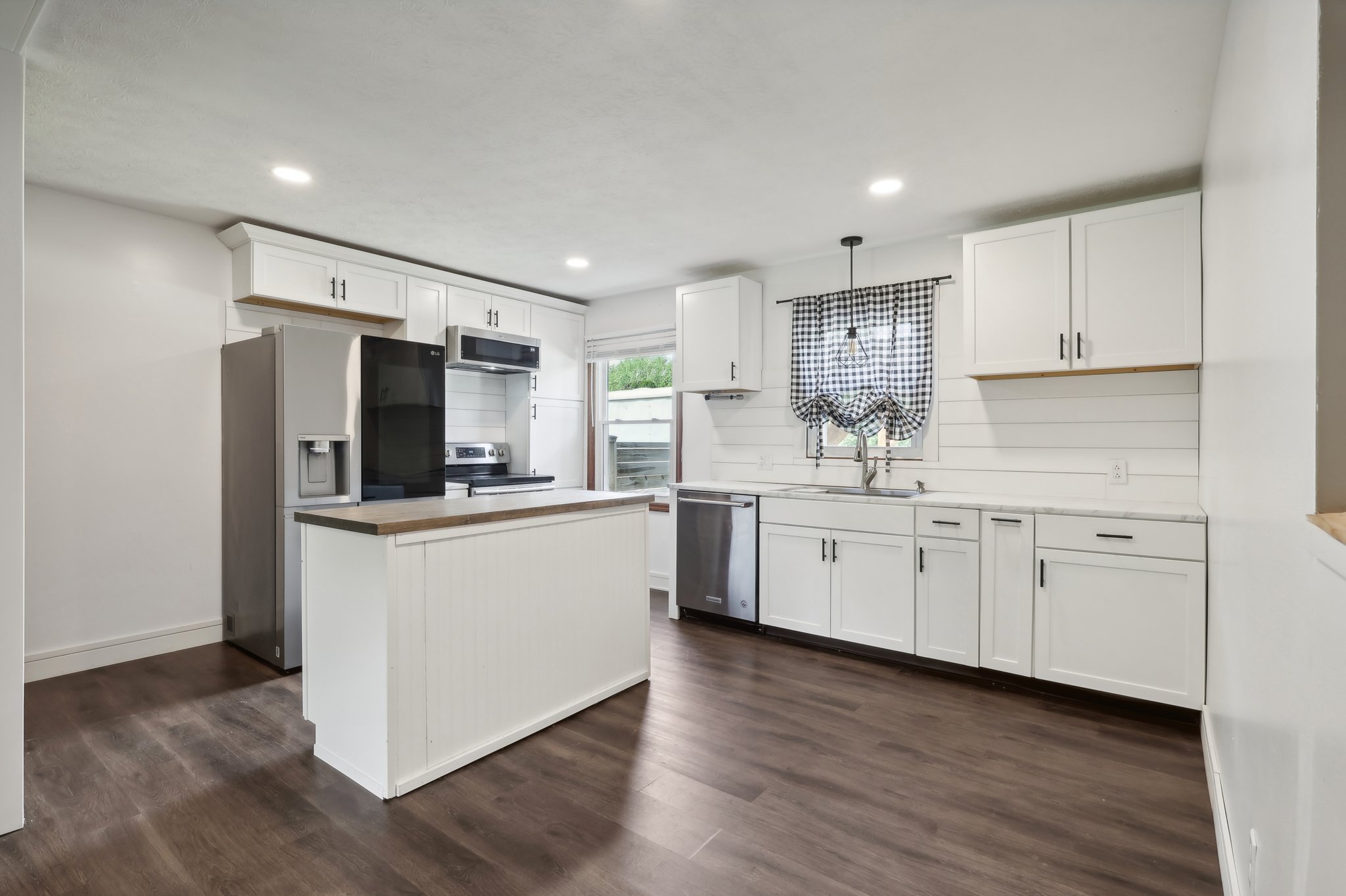 & 2811 Sweitzer Rd-009.jpg