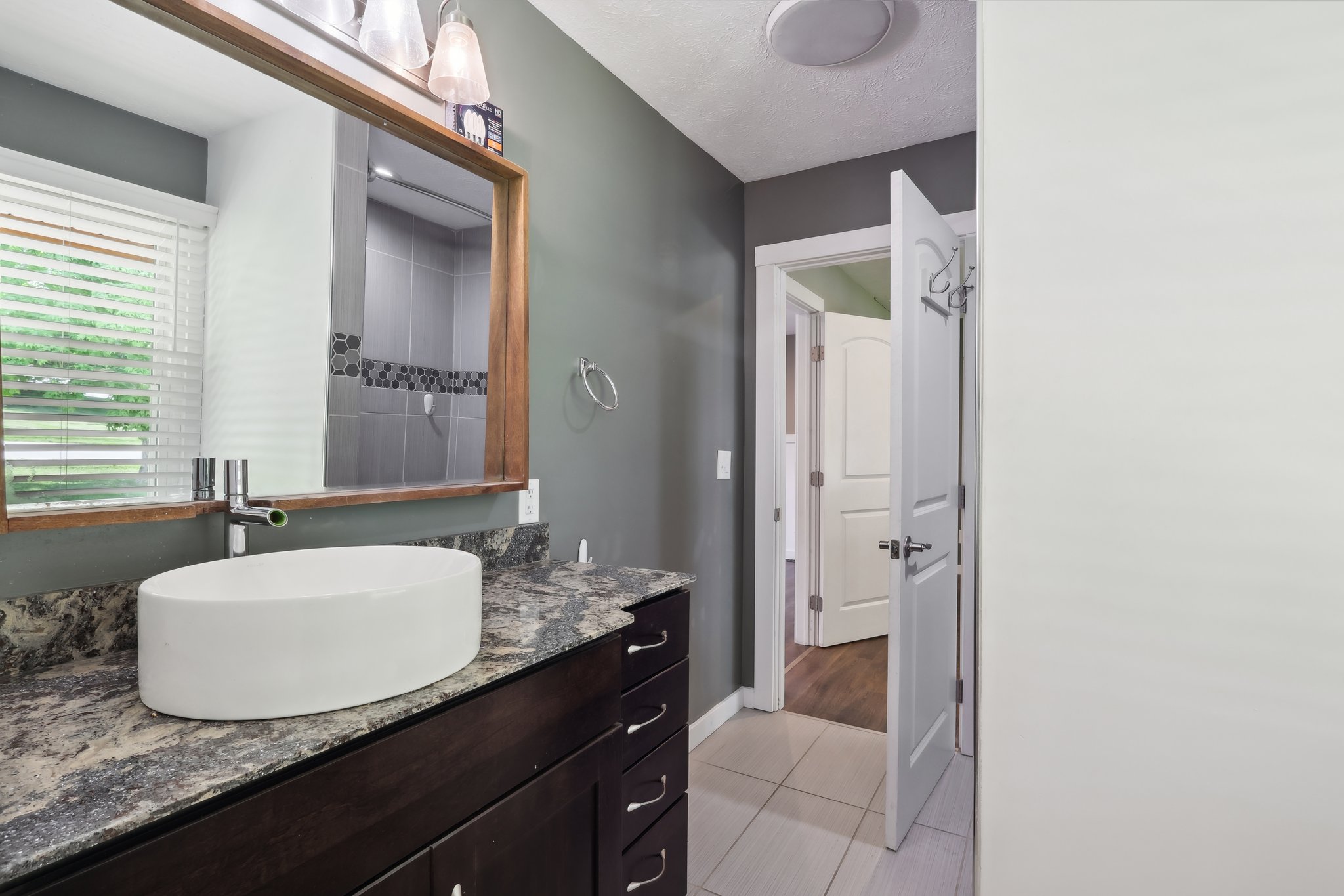 & 2811 Sweitzer Rd-014.jpg