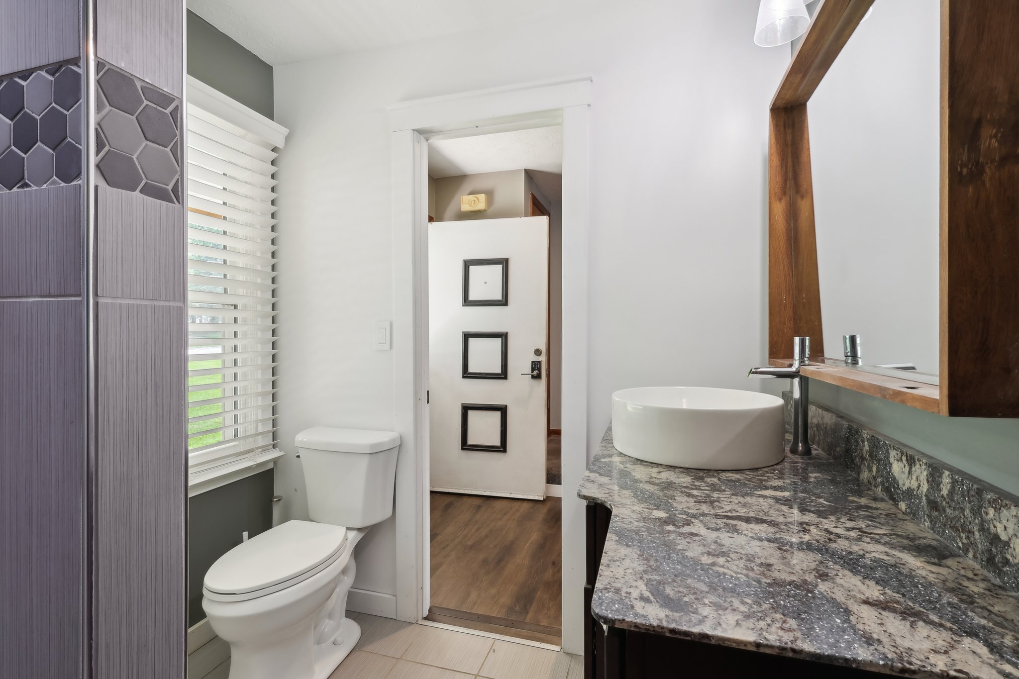 & 2811 Sweitzer Rd-015.jpg