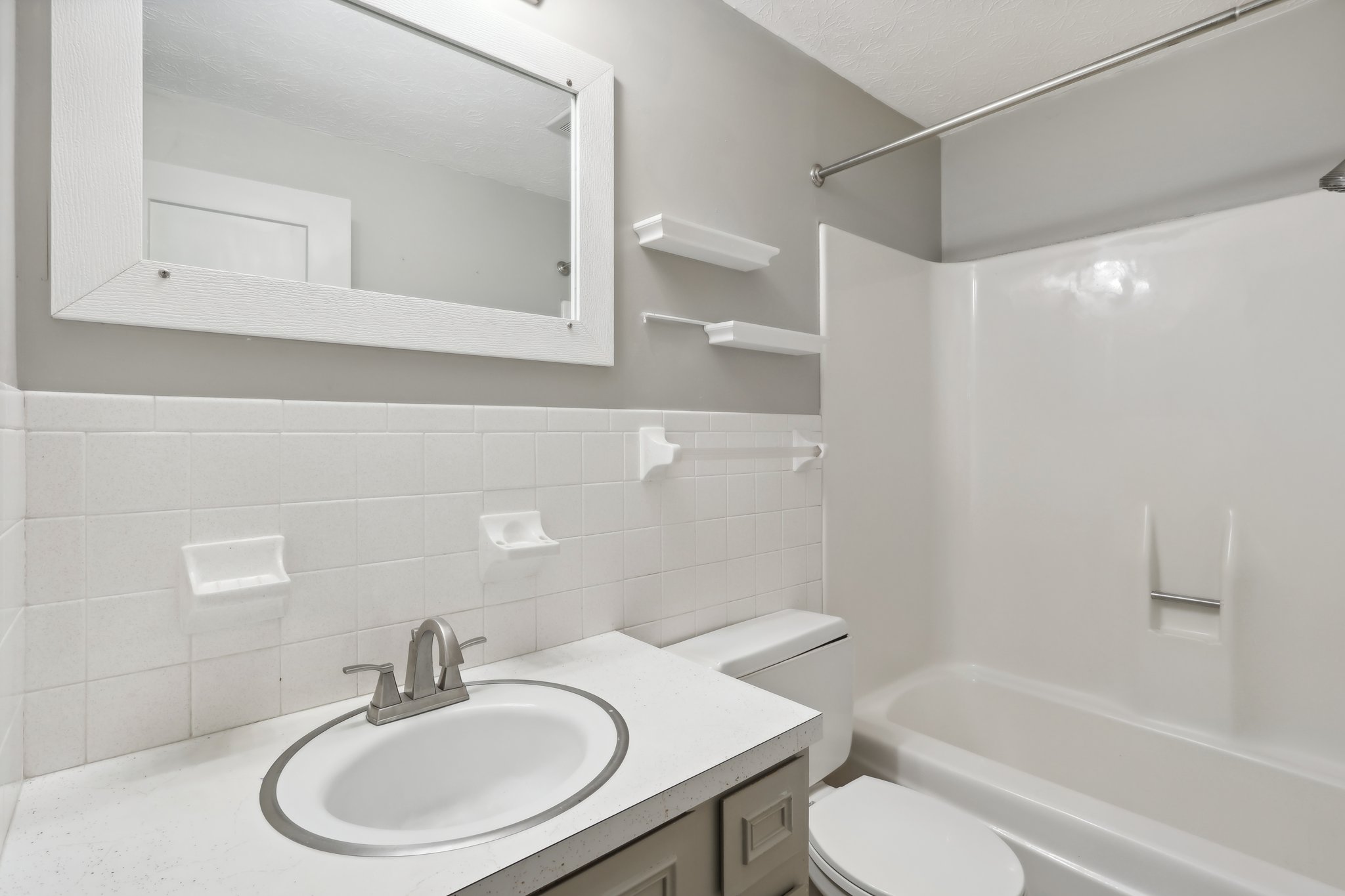 & 2811 Sweitzer Rd-021.jpg