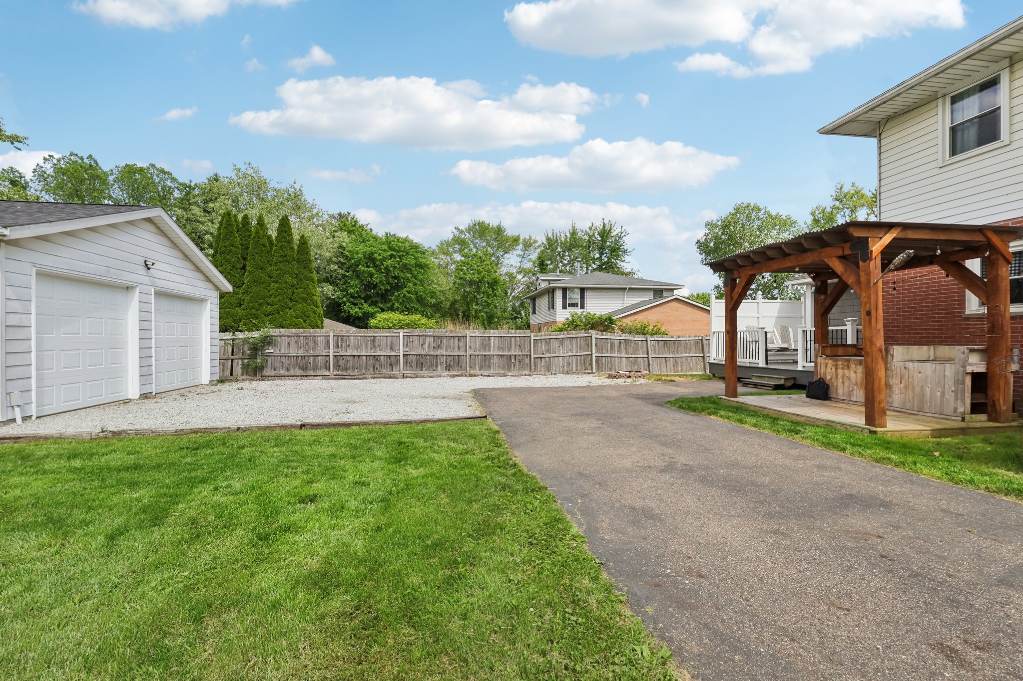 & 2811 Sweitzer Rd-032.jpg