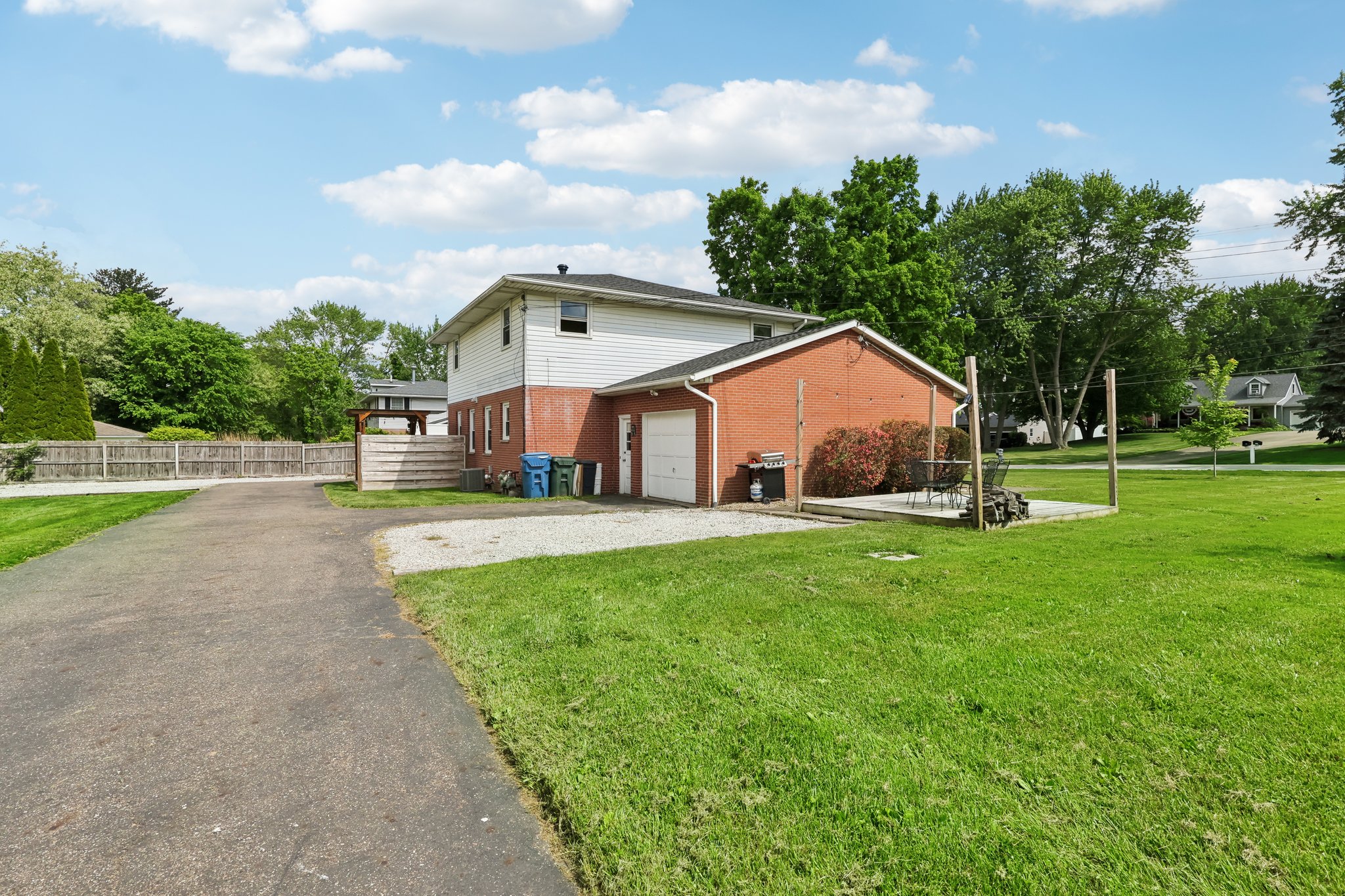 & 2811 Sweitzer Rd-034.jpg