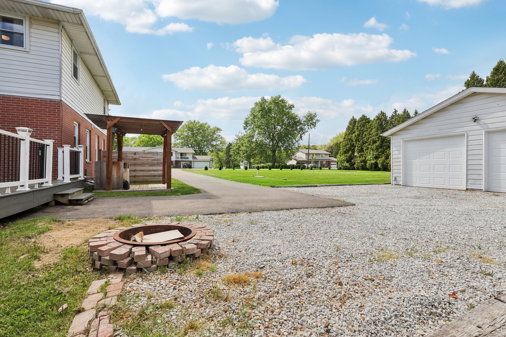 & 2811 Sweitzer Rd-036.jpg