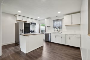 & 2811 Sweitzer Rd-009.jpg