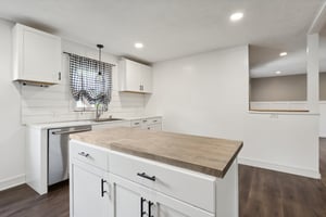 & 2811 Sweitzer Rd-010.jpg