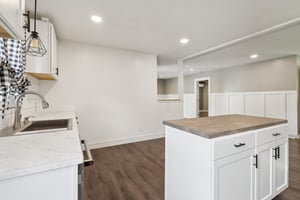 & 2811 Sweitzer Rd-011.jpg